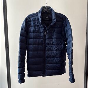 REI Blue Puffer Jacket with Quilted Design and Stand-Up Collar